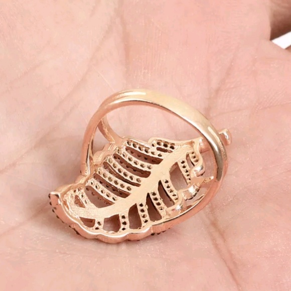 White sapphire leaf ring sz8 - Picture 3 of 3